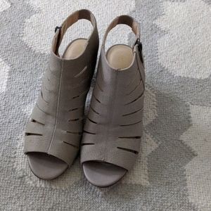 Clark's beige sandals Size 7.5.